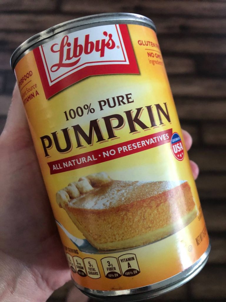 Picture of a can of pumpkin puree